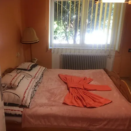 Friends 2 Apartment *