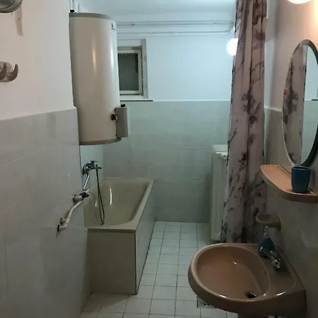 Апартаменты Friends 2 *