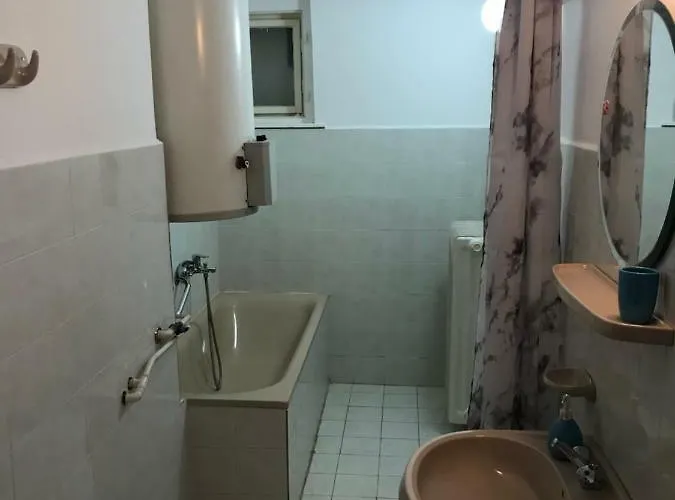 Apartment Friends 2 *